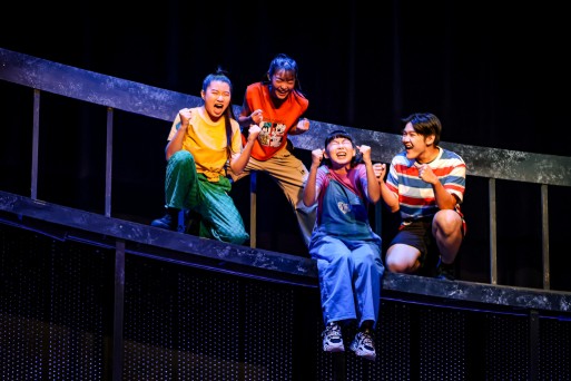 青少年扮戲《Authentic》